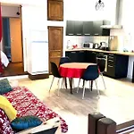 Proche Gare + Parking , Impasse Tranquille Apartamento