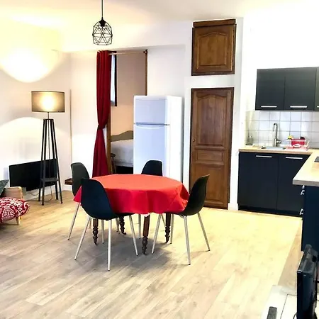 Proche Gare + Parking , Impasse Tranquille Апартаменты